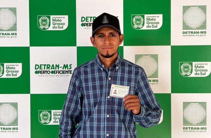Detran habilita primeiro condutor de MS pela CNH do Brasil
