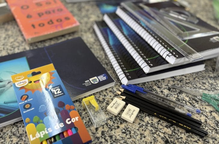 Entrega dos kits escolares e uniformes para 2026 já começou em todo o Estado de MS