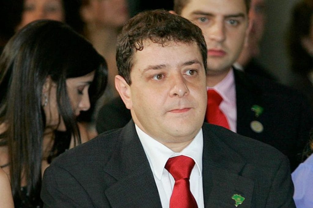 Por que Lulinha passou a gestão de suas empresas para a esposa recentemente?