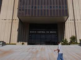 Banco Central presta esclarecimentos ao TCU sobre liquidação do Banco Master e mantém tensão com STF