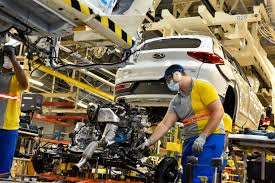 Indústria de Goiás cresce acima da média nacional, mas especialistas apontam desafios