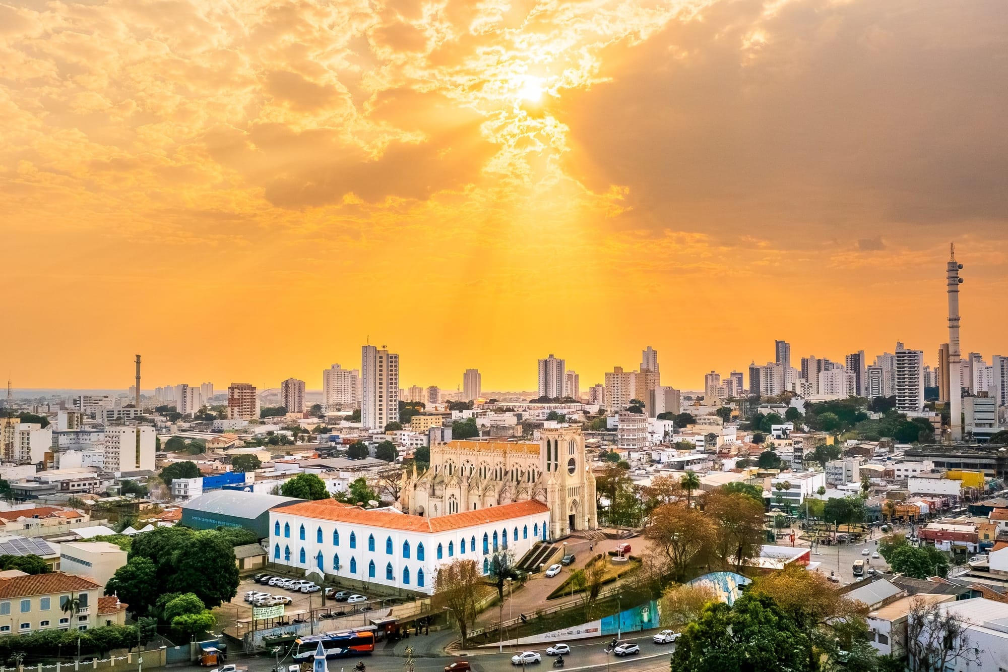 Prefeito de Cuiabá-MT anuncia projeto de lei que isenta IPTU para moradores de ruas sem asfalto