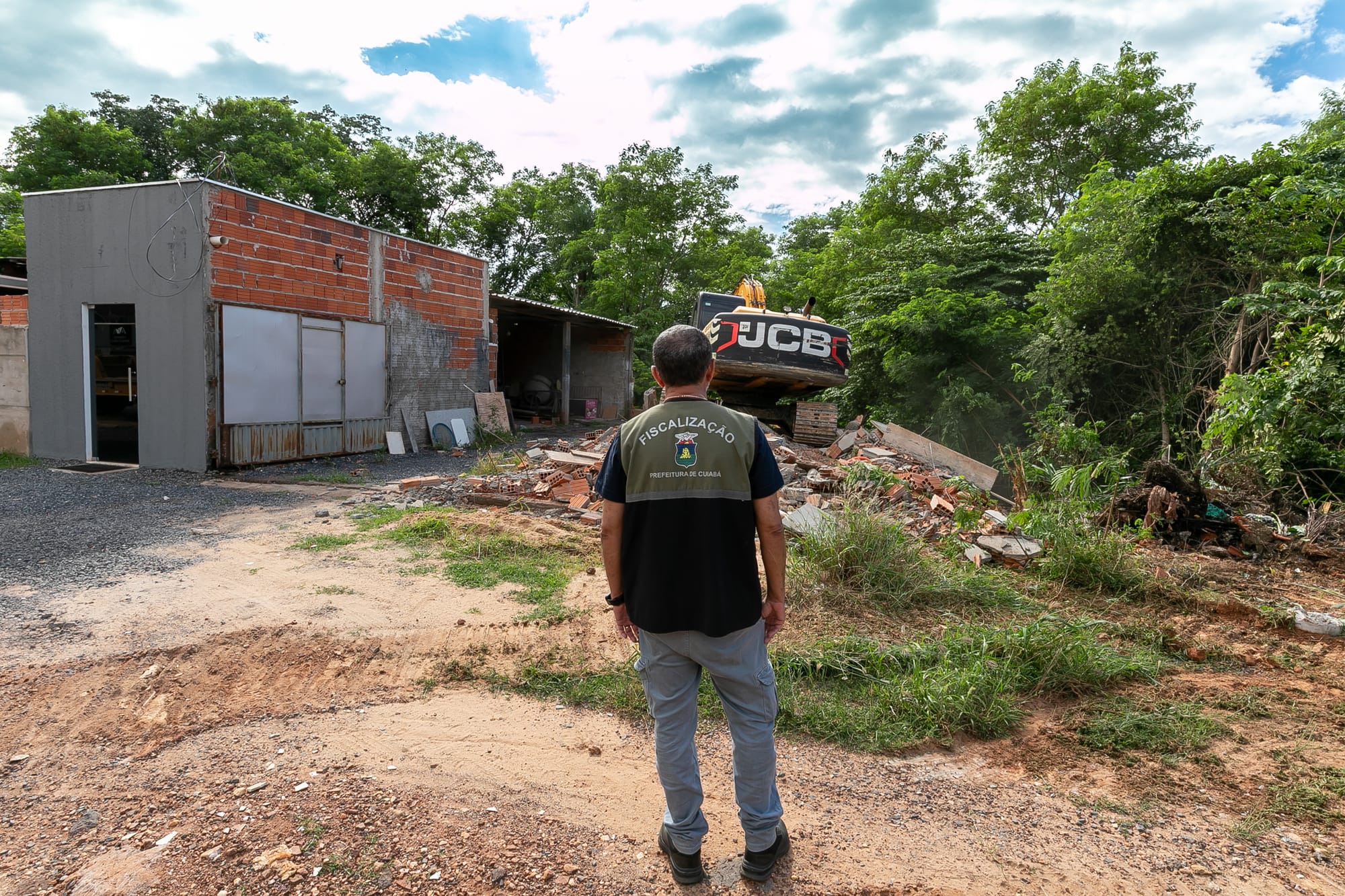 Construção irregular em área de APP é demolida pela Prefeitura de Cuiabá-MT