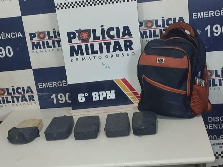 Polícia Militar prende mulher com cinco quilos de pasta base de cocaína em Cáceres-MT