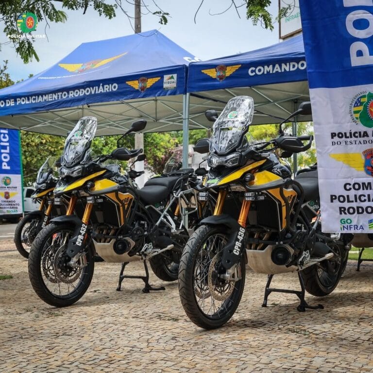 Comando de Policiamento Rodoviário da PM GO recebe motocicletas