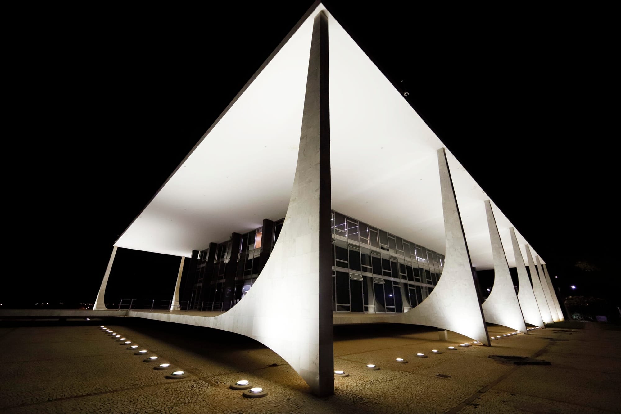 A pedido da PF, STF prorroga investigação sobre operação de compra do Banco Master pelo BRB