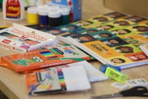 Seduc GO entrega materiais pedagógicos a prefeitos de 114 municípios