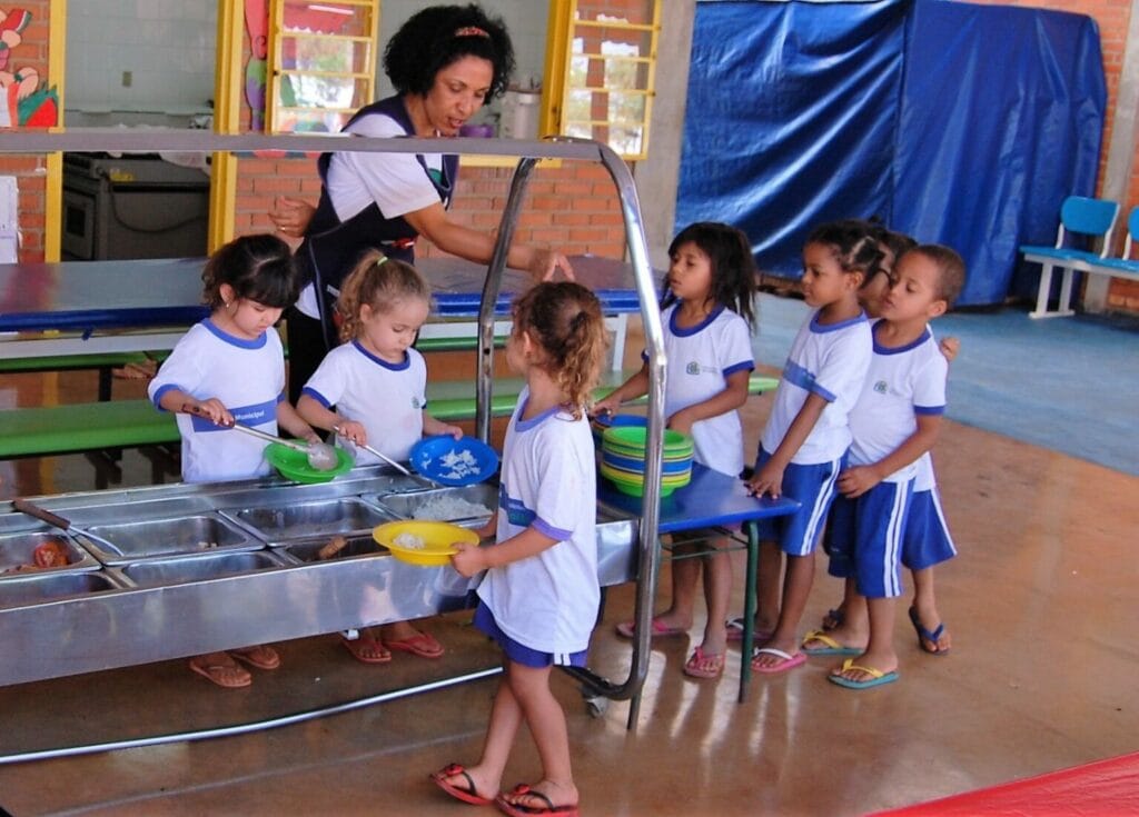 Prefeitura de Goiânia-GO amplia em 58% recursos para merenda escolar nas escolas de tempo integral