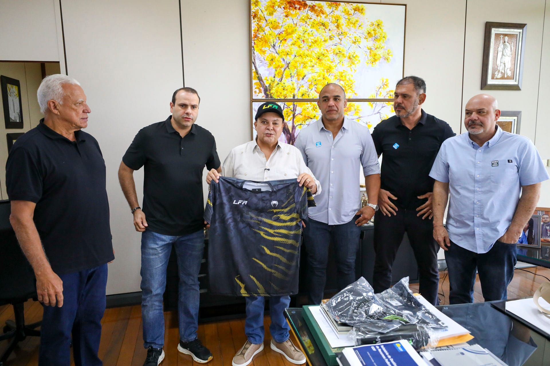 Ibaneis Rocha recebe atletas do LFA e reforça apoio a evento internacional de MMA em Brasília
