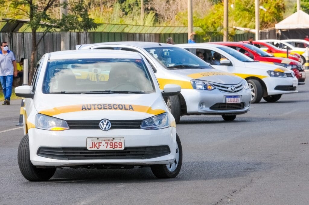 Nova CNH: regulamentada atuação de instrutores de trânsito no DF