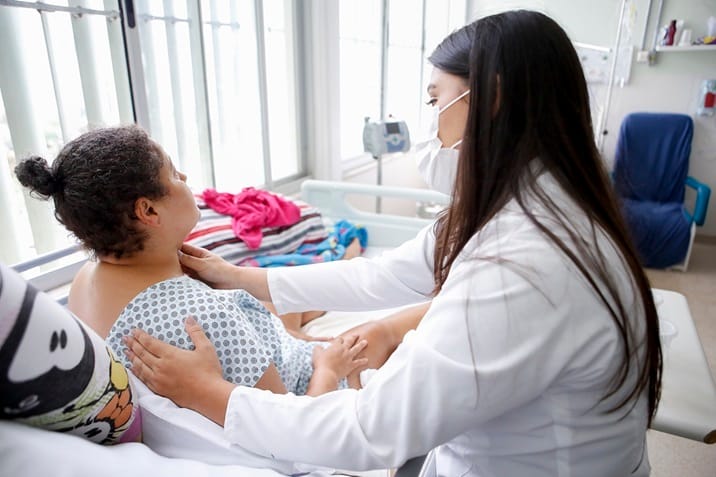 Médicos especialistas têm seleção com salários de até R$ 18 mil no DF