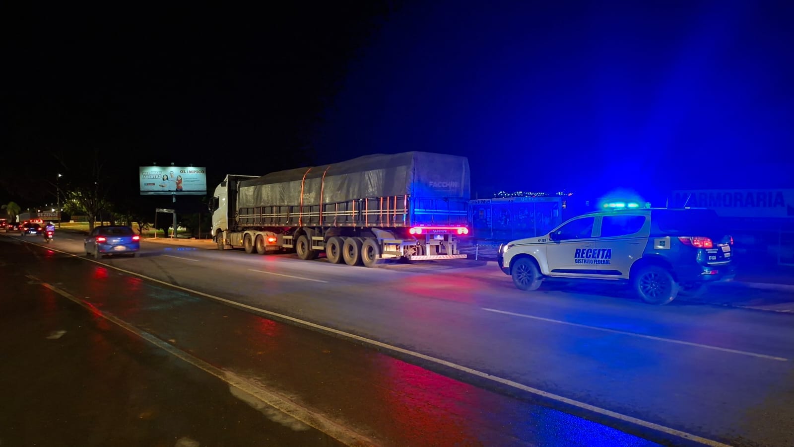 Carga de bebidas avaliada em R$ 450 mil é apreendida e operação soma quase R$ 1 milhão em autuações