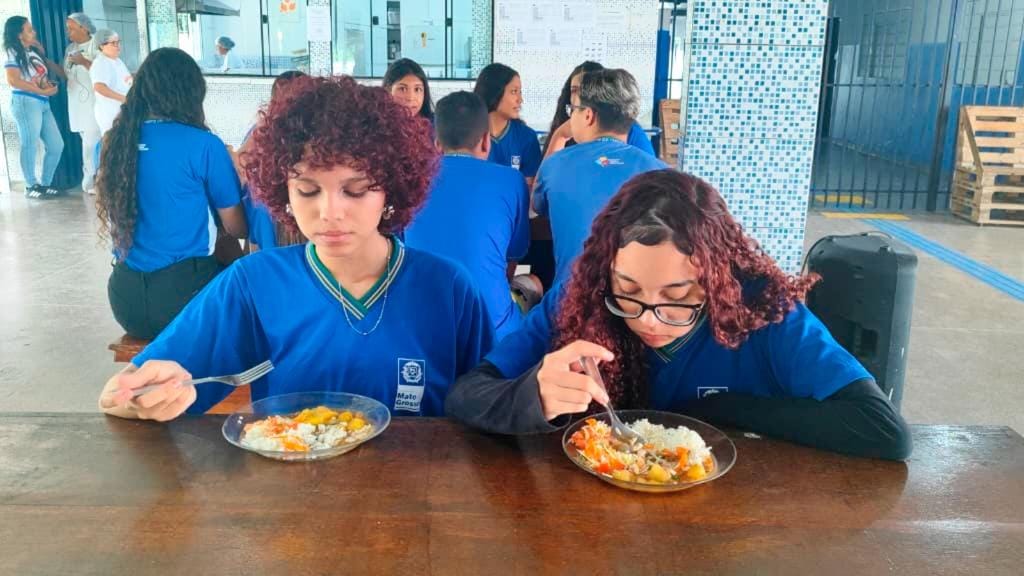 Estudantes de MT aprovam reforço diário de frutas e alimentação saudável na Rede Estadual