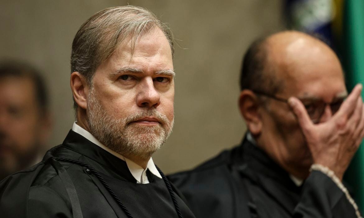 Banco Master: Toffoli pede que PF envie dados de celulares apreendidos