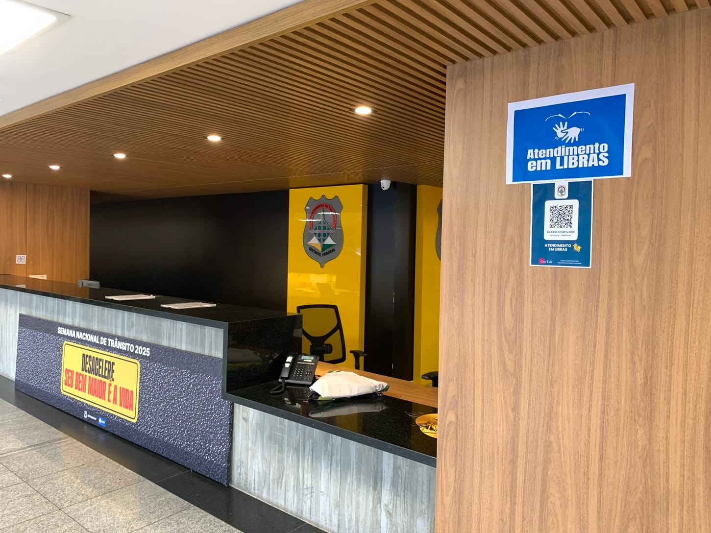 Atendimento com mediação em Libras já está disponível no Detran-DF