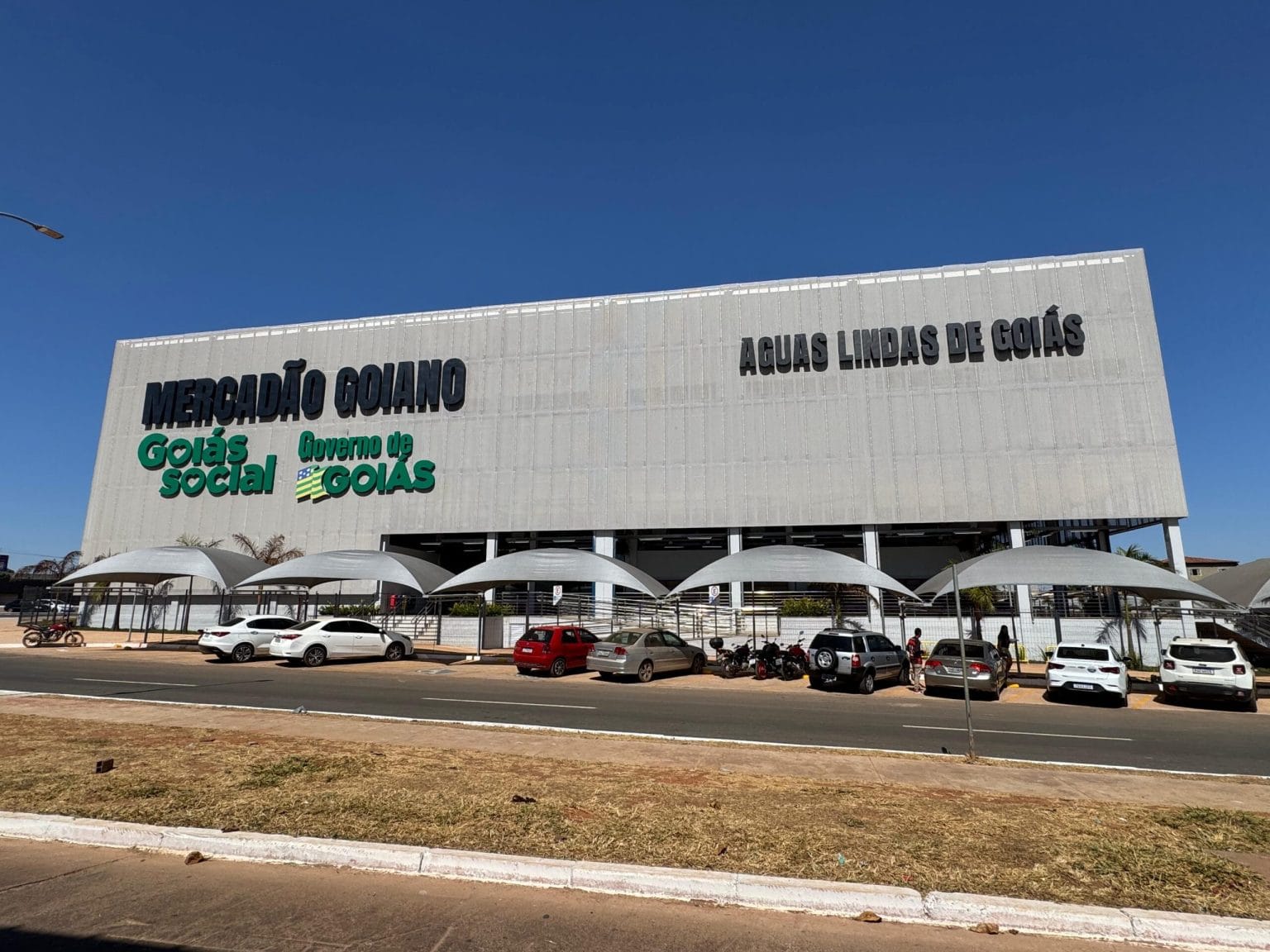 SIC entrega chaves dos boxes remanescentes do Mercadão Goiano de Águas Lindas