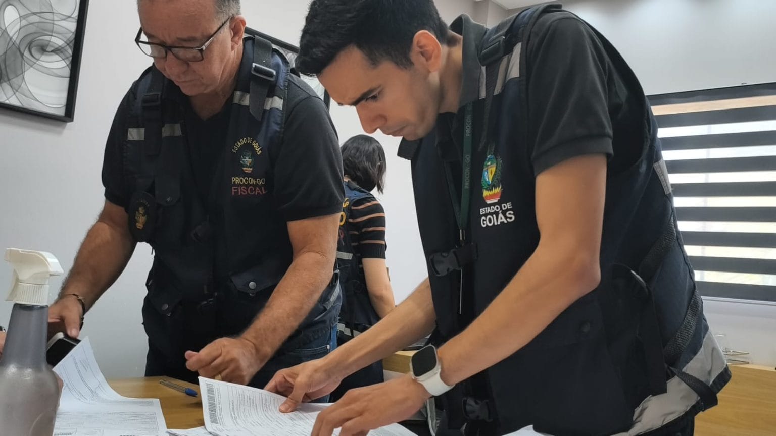 Operação conjunta autua distribuidoras por aumento injustificado em preços de combustível em Goiás