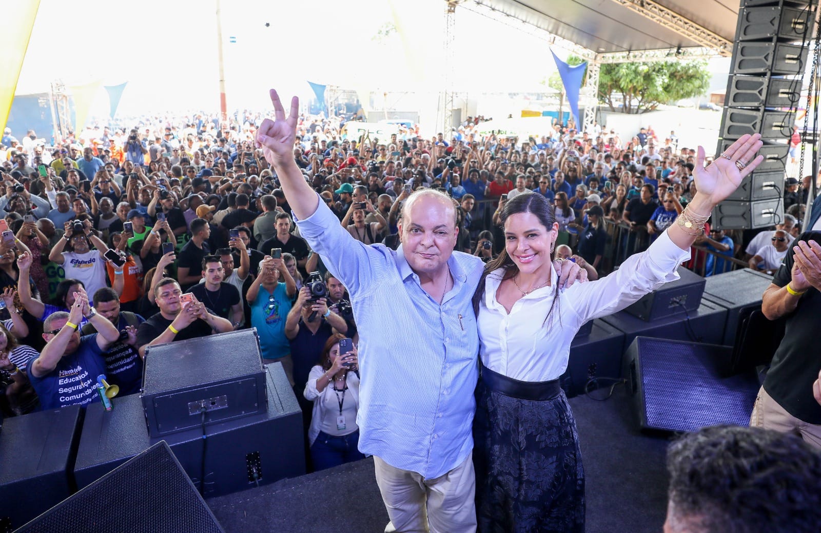 Ibaneis Rocha assina renúncia ao cargo de governador durante agenda em Ceilândia