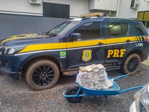 PRF apreende cerca de 40 kg de cocaína em caminhão na BR-163