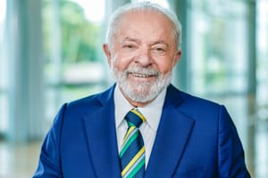 Brasil enfrenta deterioração fiscal com déficit recorde desde o Plano Real