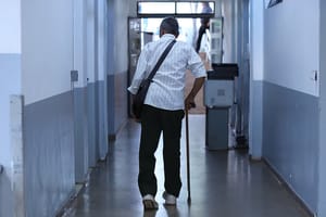 Sexta edição da Caderneta da Pessoa Idosa do DF traz atualizações e conteúdo ampliado