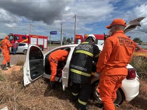 Bombeiros resgatam vítimas de acidentes de trânsito em diferentes municípios de MT