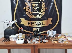 Policiais penais apreendem 16 celulares e evitam entrada de outros ilícitos na Penitenciária de Rondonópolis-MT