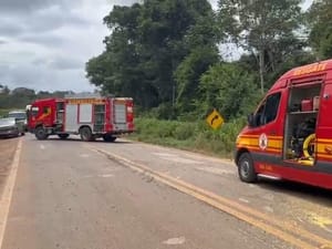 Corpo de Bombeiros atende ocorrências de acidente de trânsito em diferentes locais nesta quarta-feira (14)