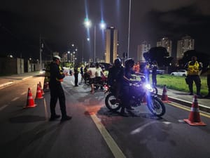 Operação Lei Seca termina com seis prisões e 33 veículos removidos em Cuiabá-MT