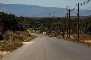 Governo de MT investe em rodovias e leva asfalto para distritos da Capital Cuiabá
