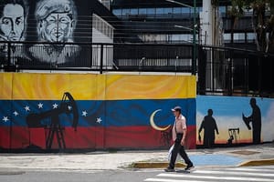 PIB da Venezuela despencou quase 90% sob Chávez e Maduro e economia volta ao patamar da década de 1970
