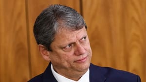 Tarcísio de Freitas inaugura 2026 com recado político e “Fora PT” em mensagem de Ano Novo