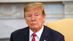 Governo Trump Revoga Mais de 100 mil Vistos em Política de Tolerância Zero