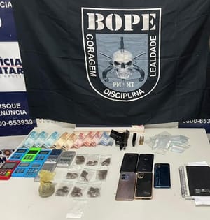 Polícia Militar prende dois faccionados com arma de fogo e drogas