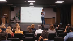 Corregedoria capacita servidores em uso institucional de inteligência artificial na SEEDF