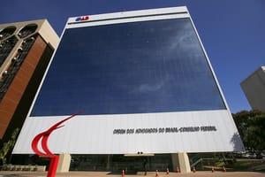 STF decide que limitação de anuidade de conselhos profissionais não se aplica à OAB