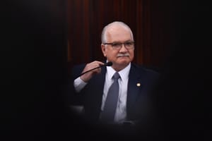 OAB pede a Fachin o fim do "inquérito perpétuo" das Fake News no Supremo