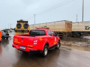 Corpo de Bombeiros atua em resgate de vítima presa às ferragens de veículo após colisão na BR-163