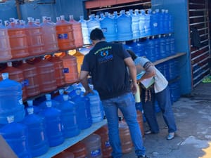 Fiscalizações da Prefeitura de Cuiabá-MT combatem venda irregular de água e reforçam proteção à saúde da população