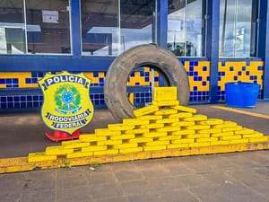 PRF apreende mais de 52 kg de cocaína escondidos em estepe de caminhonete em Rondonópolis (MT)