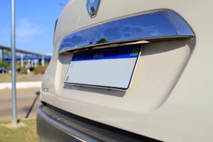 Saiba o que fazer em caso de dano ou perda da placa do veículo