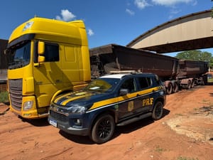 PRF apreende carga de calçados falsificados em Rio Brilhante (MS)